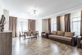 Отель Villa Gor Apartments Буковель Четырехместный номер с балконом-9
