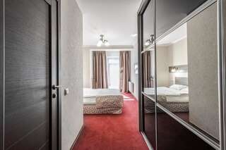 Отель Villa Gor Apartments Буковель Четырехместный номер с балконом-13